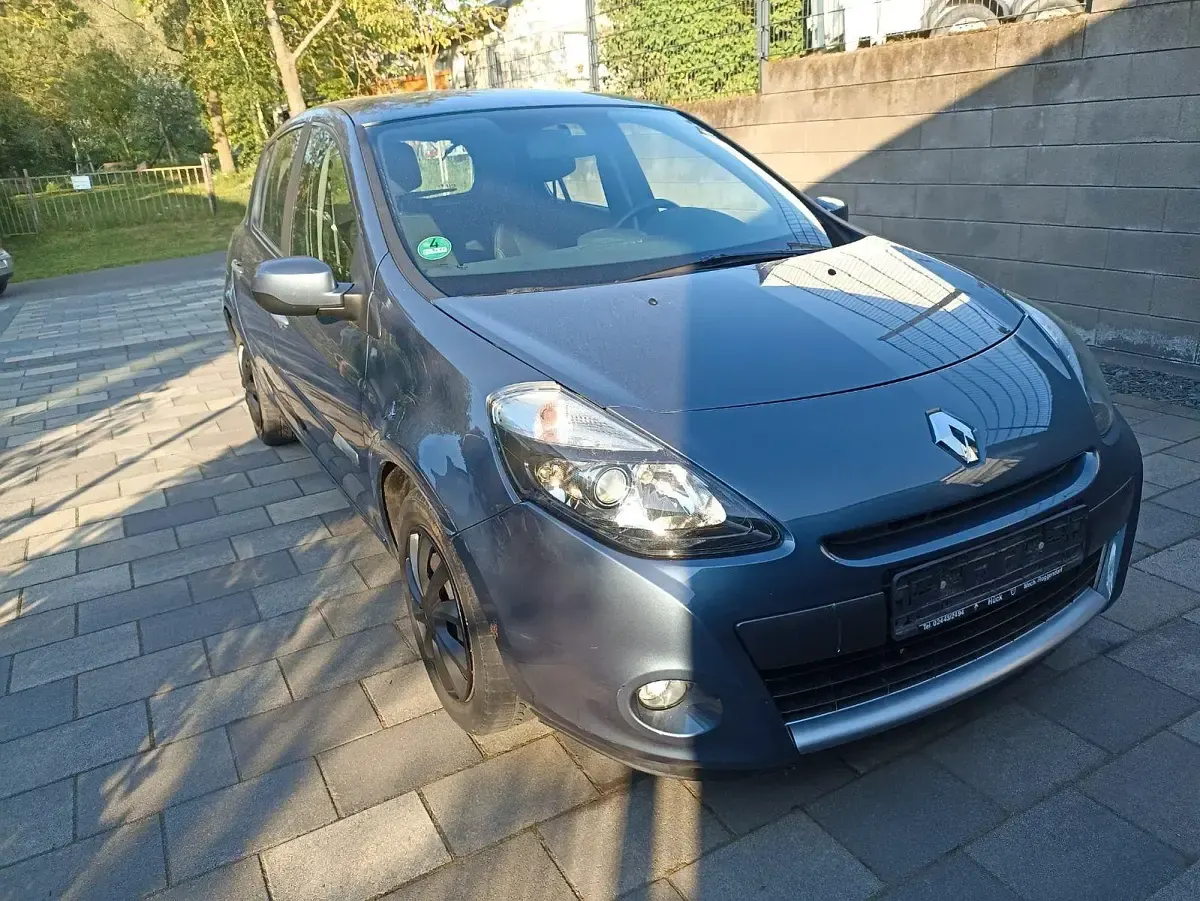 Gebraucht Renault Clio II Expression 75 PS (55 kW) 2009 Blau Kleinwagen