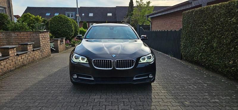 Braun Gebraucht 2015 BMW 530 Sport Line Kombi | 16.599 € (Superpreis) - Bild 1/4