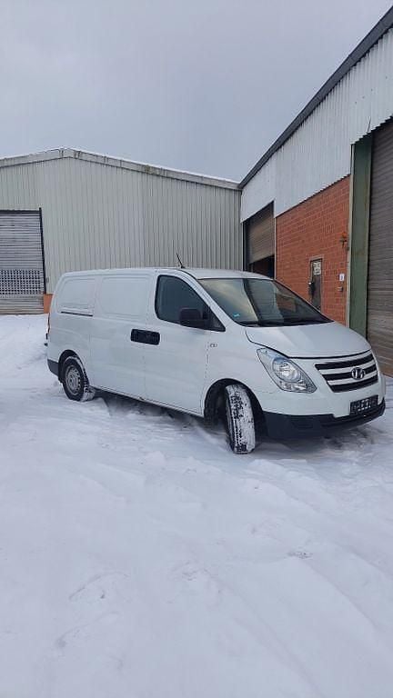 Weiß Gebraucht 2013 Hyundai H-1 Van / Kleinbus | 8.499 € (Guter Preis) - Bild 1/4