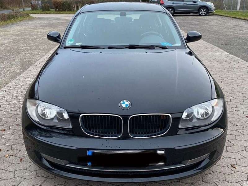 Schwarz Gebraucht 2009 BMW 116 Lifestyle Kleinwagen | 3.499 € (Fairer Preis) - Bild 1/4