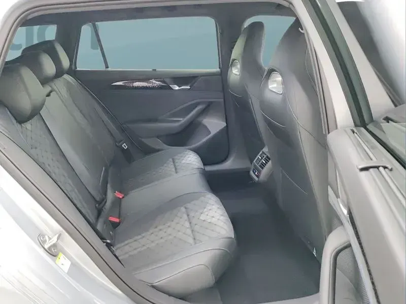 Neu VW Passat 265 PS (194 kW) 2026 Silber Kombi