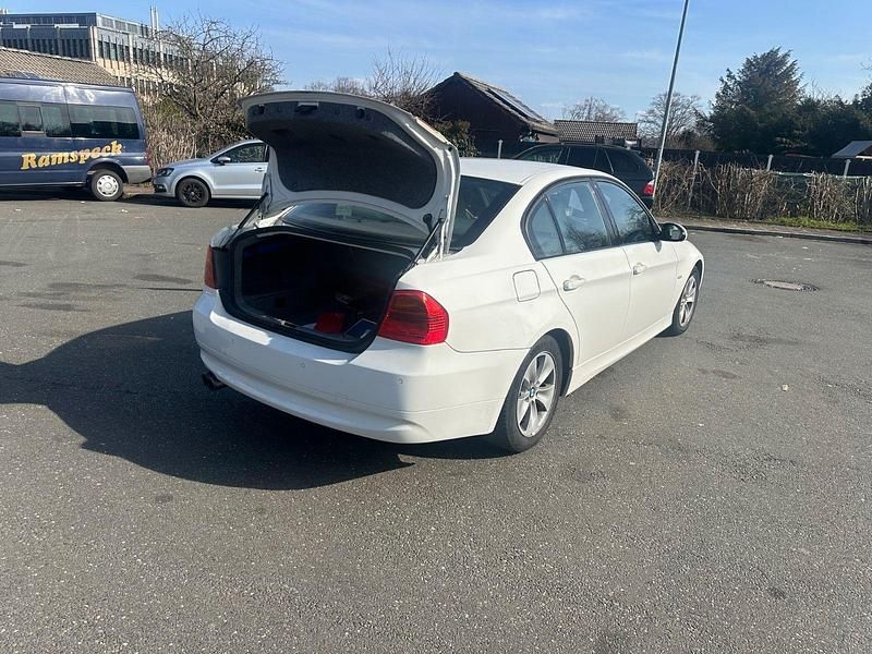 Gebraucht BMW 325 Performance 218 PS (160 kW) 2008 Weiß Limousine