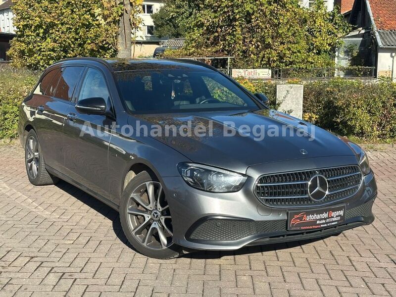 Grau Gebraucht 2020 Mercedes E300 Kombi | 26.900 € - Bild 1/4