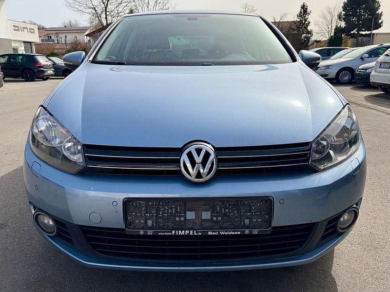 Gebraucht VW Golf VI Team 105 PS (77 kW) 2010 Blau Kleinwagen