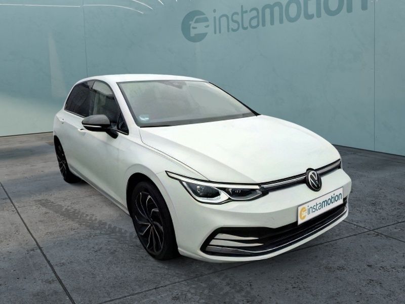 Weiß Gebraucht 2023 VW Golf VIII Active Limousine | 25.170 € (Fairer Preis) - Bild 1/4