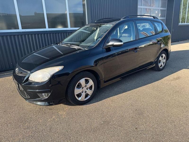 Schwarz Gebraucht 2011 Hyundai i30 Comfort Kombi | 5.390 € (Fairer Preis) - Bild 1/4
