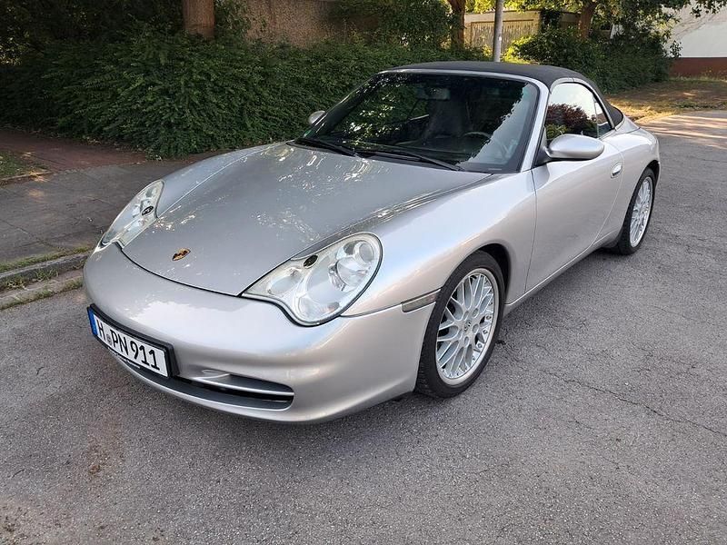 Silber Gebraucht 2003 Porsche 911 Carrera Cabriolet Cabrio | 26.999 € - Bild 1/4