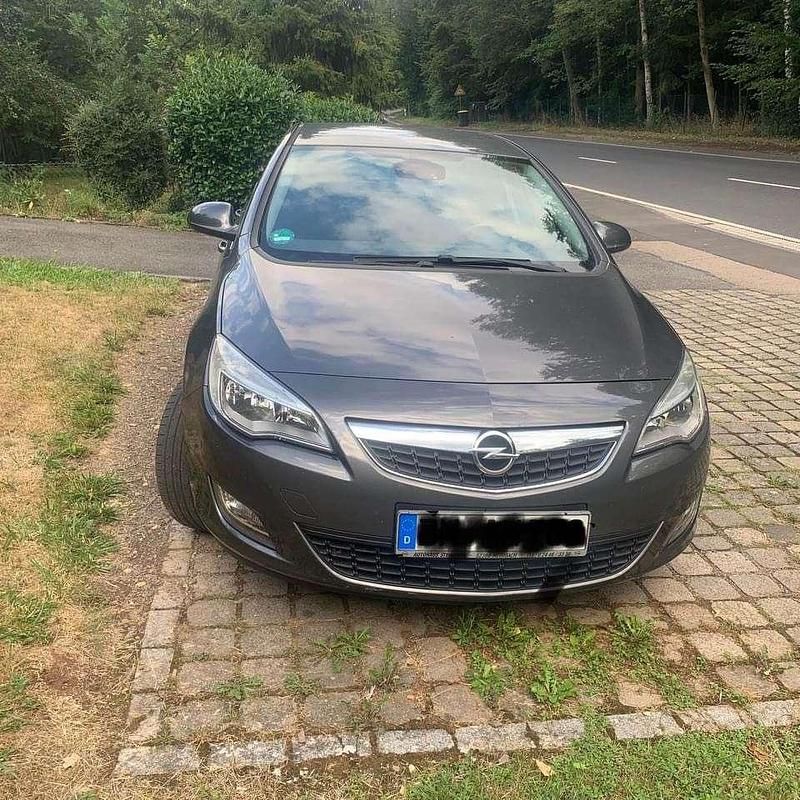 Gebraucht Opel Astra Edition 116 PS (85 kW) 2010 Grau Kleinwagen