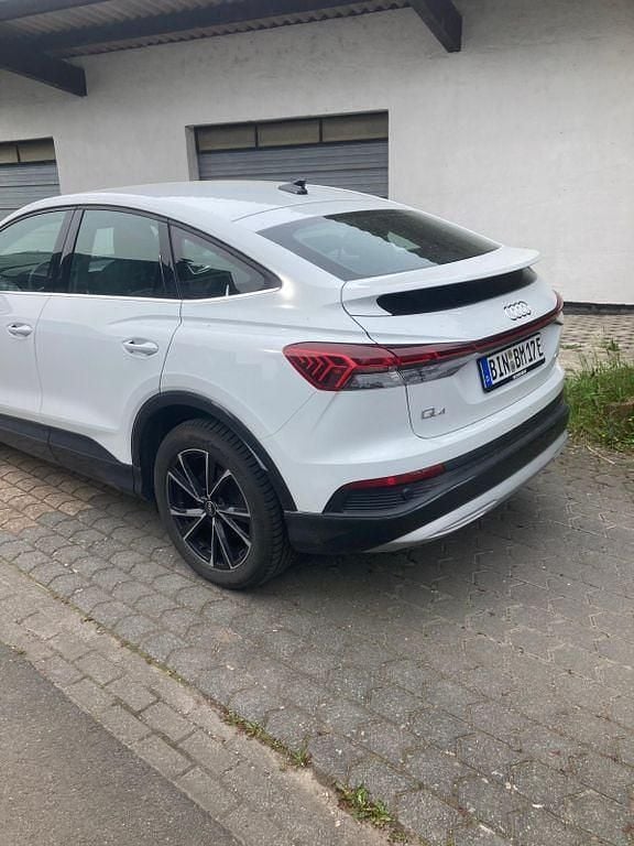 Second-hand Audi Q4 e-tron Ambiente 210 kW (286 CP) 2024 Alb SUV