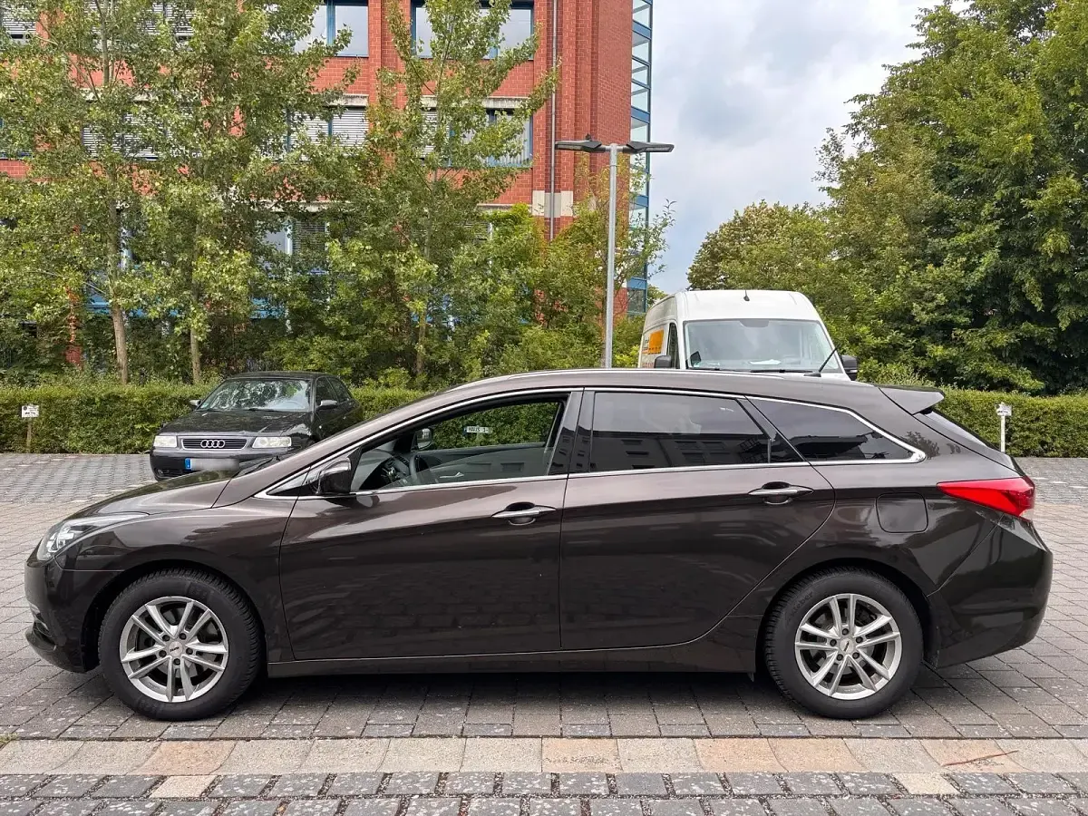 Gebraucht Hyundai i40 141 PS (103 kW) 2015 Braun Kombi