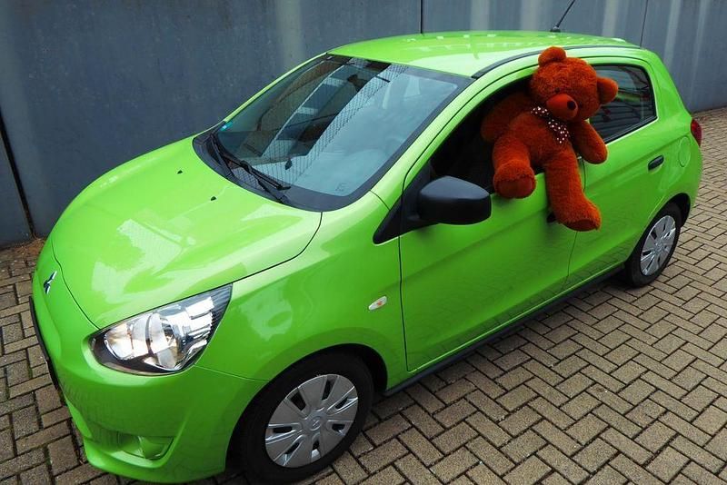 Grün Gebraucht 2014 Mitsubishi Space Star Classic Collection Kleinwagen | 5.414 € (Fairer Preis) - Bild 1/4