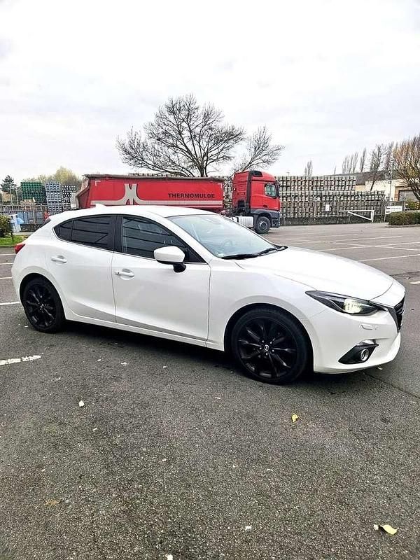 Gebraucht Mazda 3 Exclusive-Line 150 PS (110 kW) 2016 Weiß Limousine