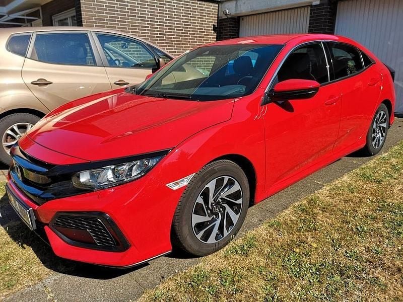 Rot Gebraucht 2018 Honda Civic Comfort Limousine | 11.900 € (Guter Preis) - Bild 1/4