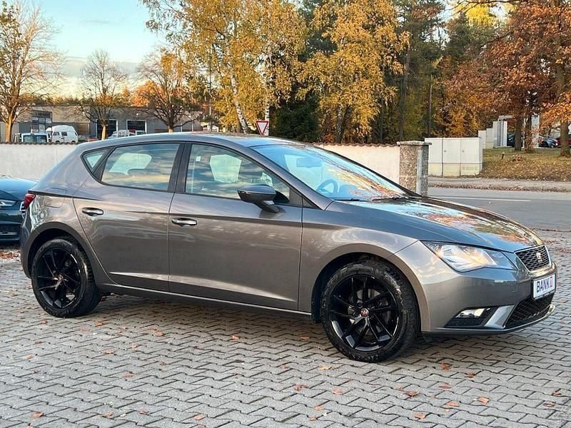Grau Gebraucht 2014 Seat Leon Style Limousine | 6.950 € (Guter Preis) - Bild 1/4