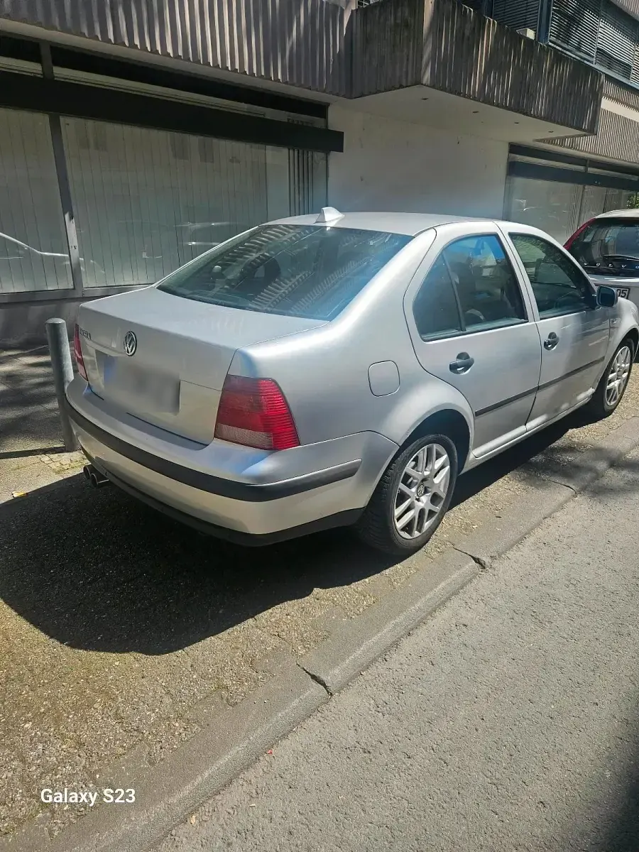 Gebraucht VW Bora 75 PS (55 kW) 2002 Grau Limousine