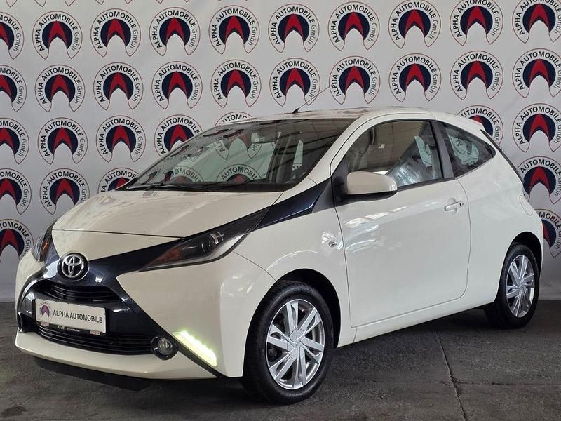 Weiß Gebraucht 2014 Toyota Aygo X-play Kleinwagen | 7.490 € (Fairer Preis) - Bild 1/4