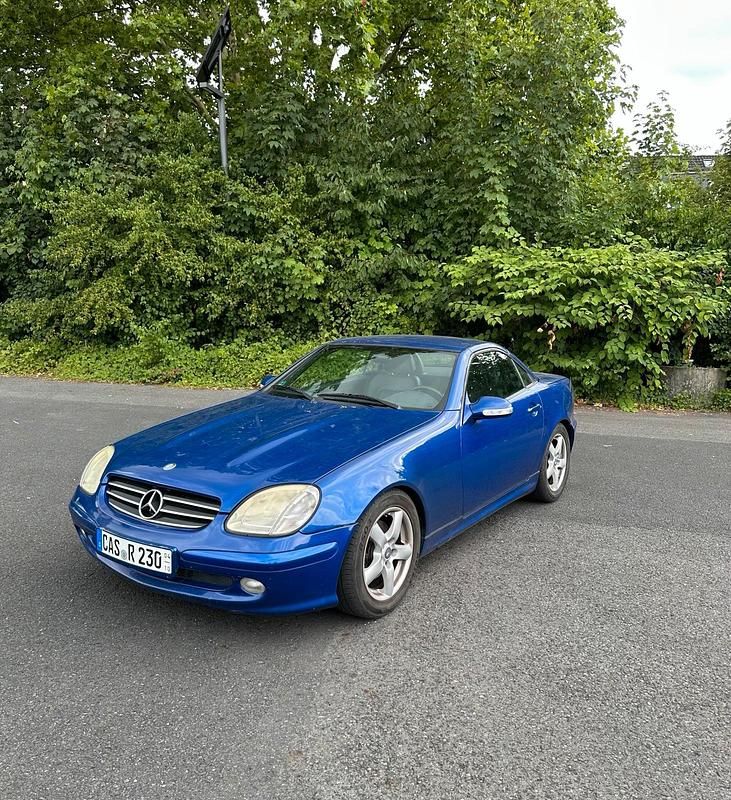 Blau Gebraucht 2001 Mercedes SLK230 Cabrio | 3.800 € (Etwas zu teuer) - Bild 1/4
