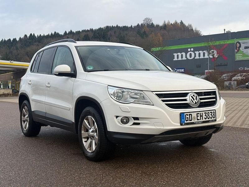 Weiß Gebraucht 2008 VW Tiguan Track & Field SUV | 5.500 € (Fairer Preis) - Bild 1/4