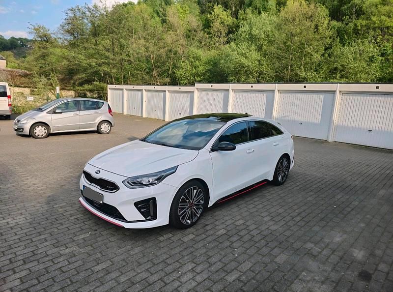 Weiß Gebraucht 2019 Kia ProCeed GT Kleinwagen | 19.400 € (Fairer Preis) - Bild 1/4