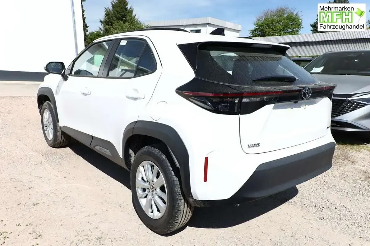 Neu Toyota Yaris Cross 116 PS (85 kW) 2026 Schnee weiß SUV