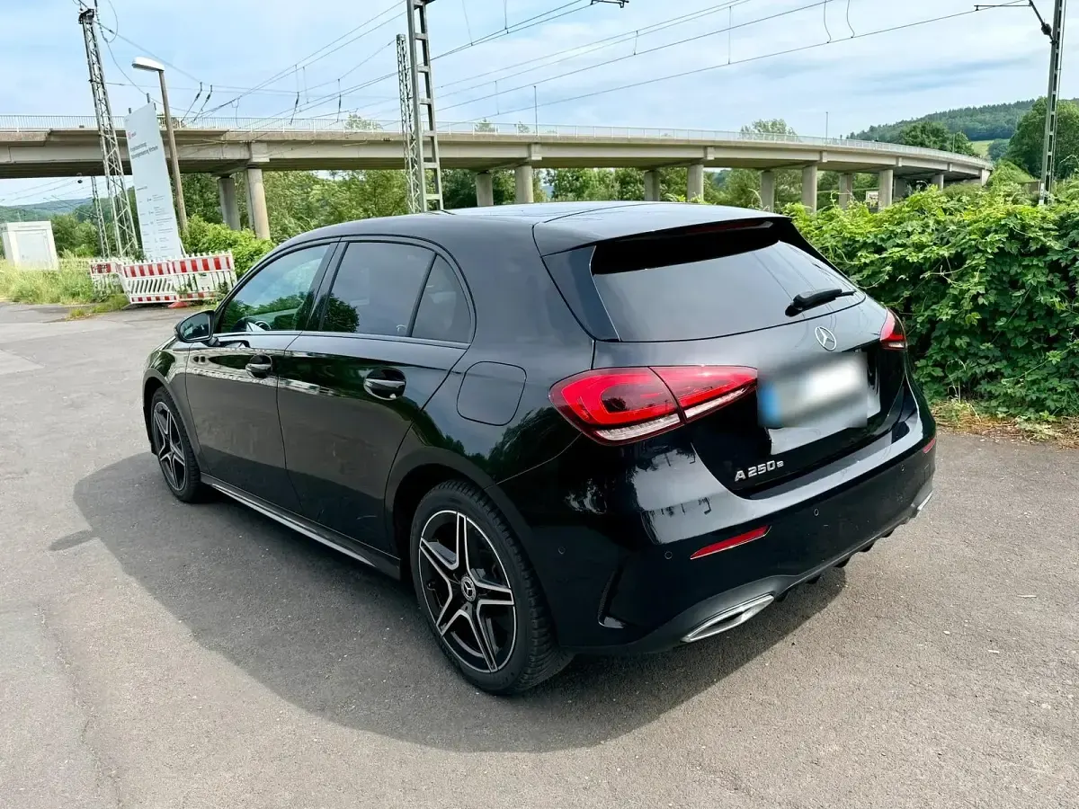 Gebraucht Mercedes A250 AMG line 218 PS (160 kW) 2022 Schwarz Limousine