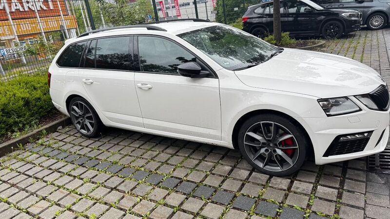 Weiß Gebraucht 2017 Skoda Octavia RS Kombi | 18.748 € (Fairer Preis) - Bild 1/4