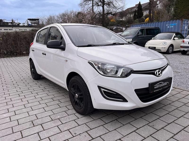 Gebraucht Hyundai i20 Edition 86 PS (63 kW) 2013 Weiß Kleinwagen