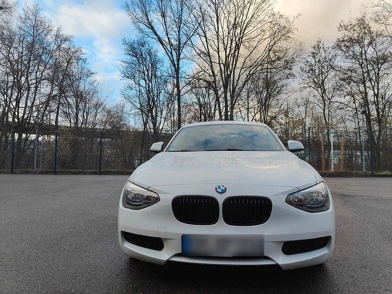 Gebraucht BMW 114 102 PS (75 kW) 2013 Weiß Kleinwagen