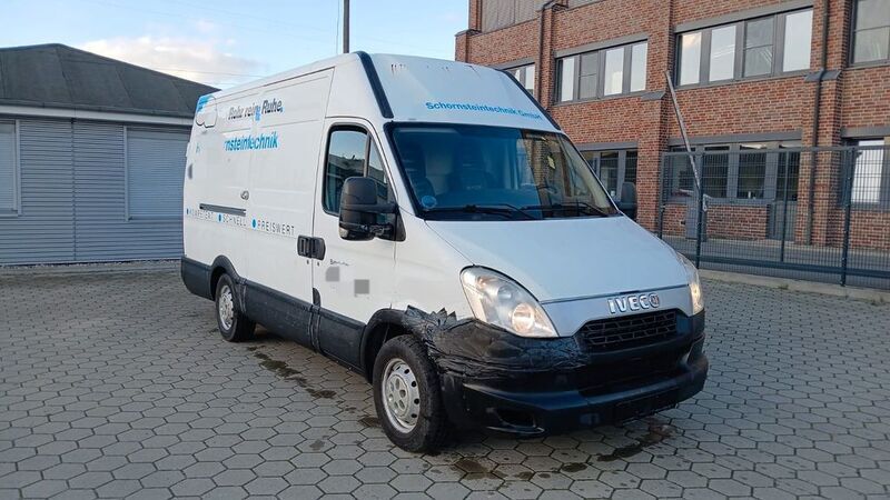 Gebraucht Iveco Daily 145 PS (106 kW) 2013 Weiß Van / Kleinbus