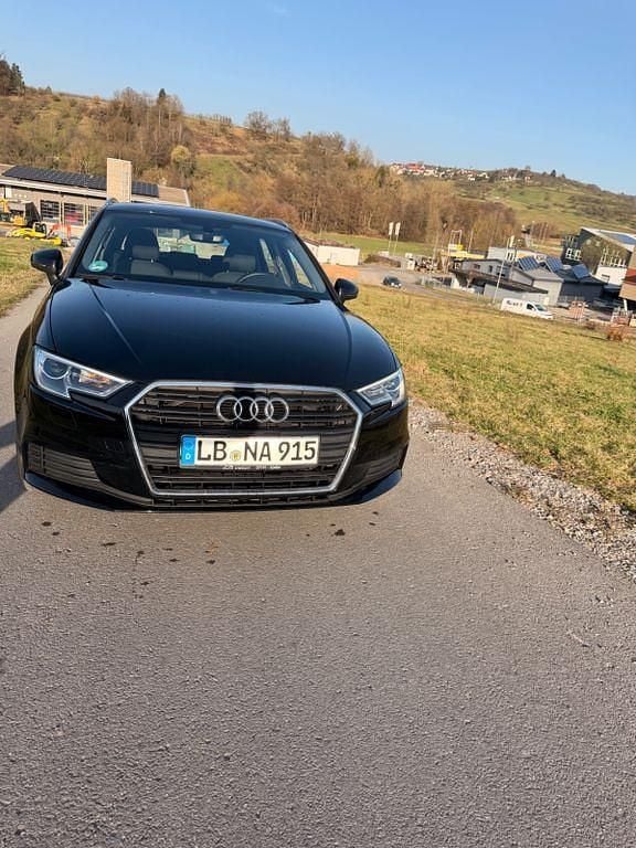 Gebraucht Audi A3 Ambiente 110 PS (80 kW) 2017 Schwarz Limousine