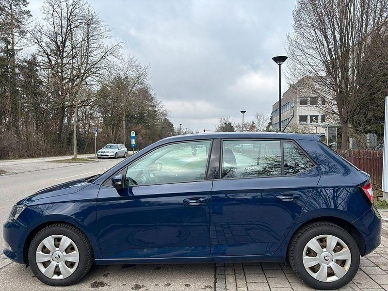 Gebraucht Skoda Fabia Ambition 105 PS (77 kW) 2015 Pacificblau Limousine