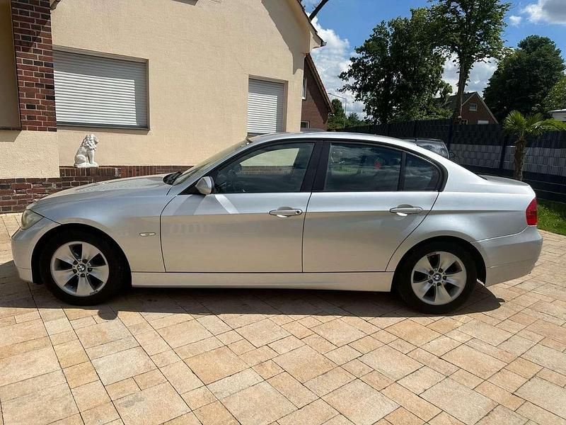 Gebraucht BMW 320 163 PS (119 kW) 2005 Titansilber metallic Limousine