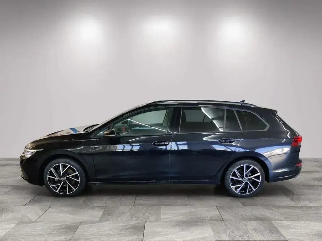 Gebraucht VW Golf VIII Life 131 PS (96 kW) 2022 Schwarz Kombi