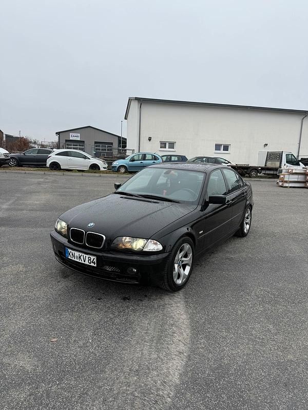 Schwarz Gebraucht 2001 BMW 320 M Sport Limousine | 2.700 € (Etwas zu teuer) - Bild 1/4