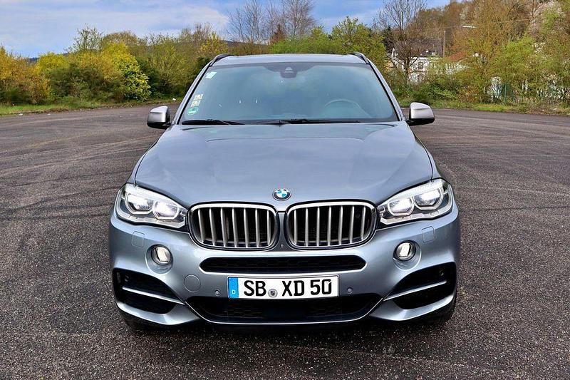 Grau Gebraucht 2015 BMW X5 M50 Sport Line SUV | 22.600 € - Bild 1/4