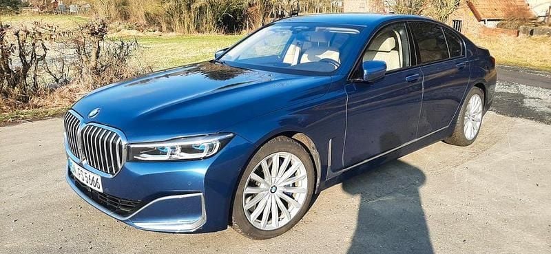 Blau Gebraucht 2022 BMW 740 Limousine | 49.900 € (Superpreis) - Bild 1/4