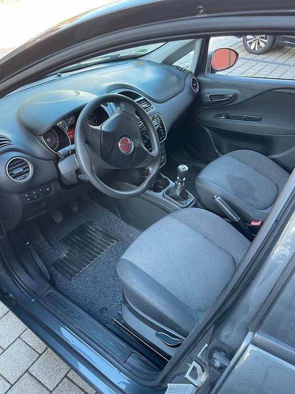 Gebraucht Fiat Punto 69 PS (50 kW) 2016 Grau Kleinwagen