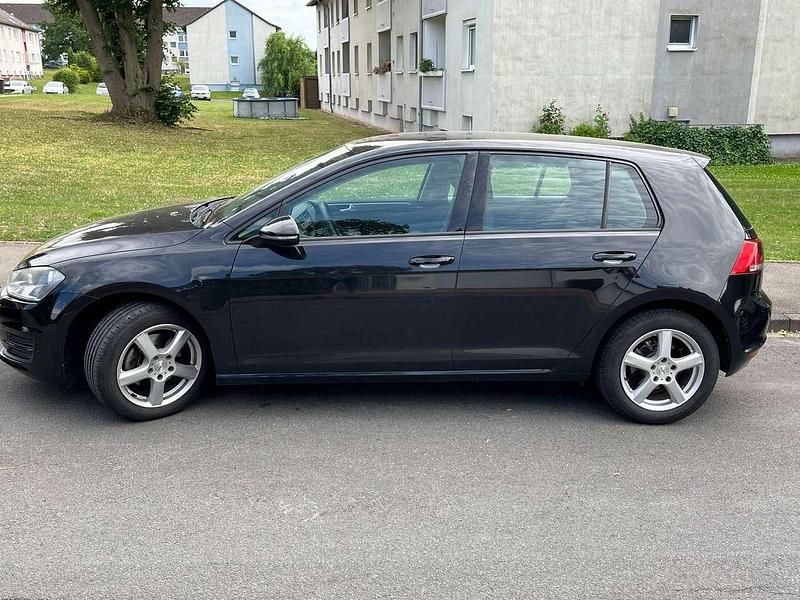 Schwarz Gebraucht 2013 VW Golf VII Trendline Limousine | 9.300 € (Fairer Preis) - Bild 1/4