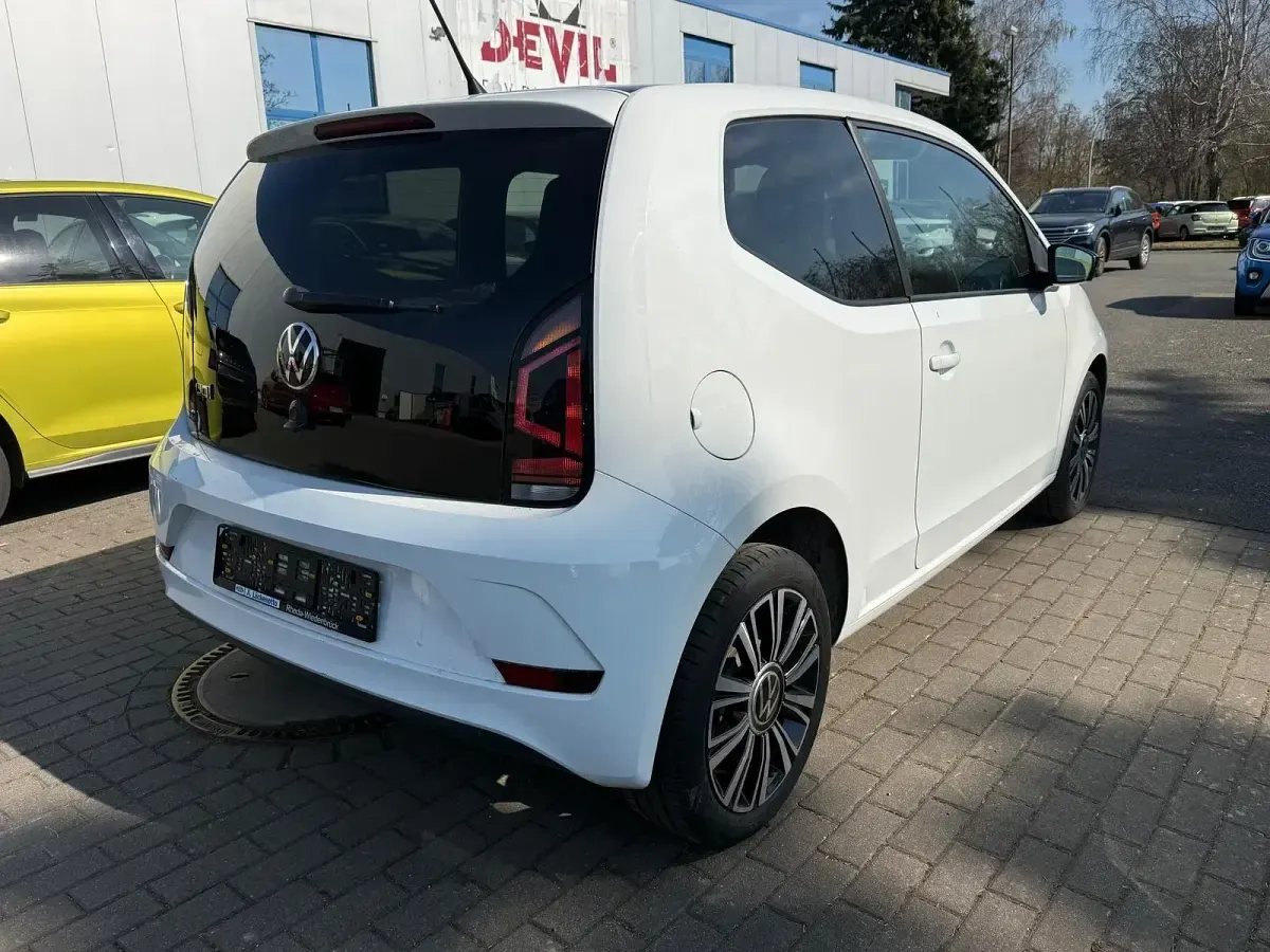 Usado VW up! Style 65 CV (47 kW) 2021 Blanco Utilitario