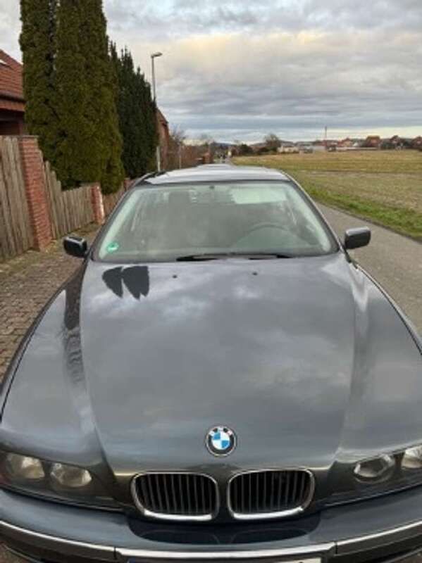 Grau Gebraucht 1999 BMW 520 Limousine | 1.500 € (Superpreis) - Bild 1/4