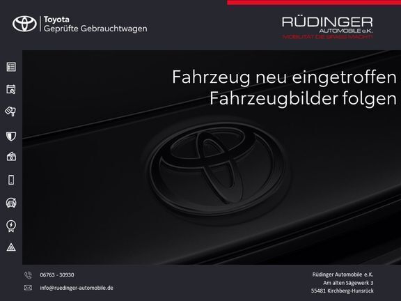 Shimmering silver metallic (metallic) Gebraucht 2024 Toyota Yaris Hybrid Team SUV | 27.490 € (Fairer Preis) - Bild 1/2