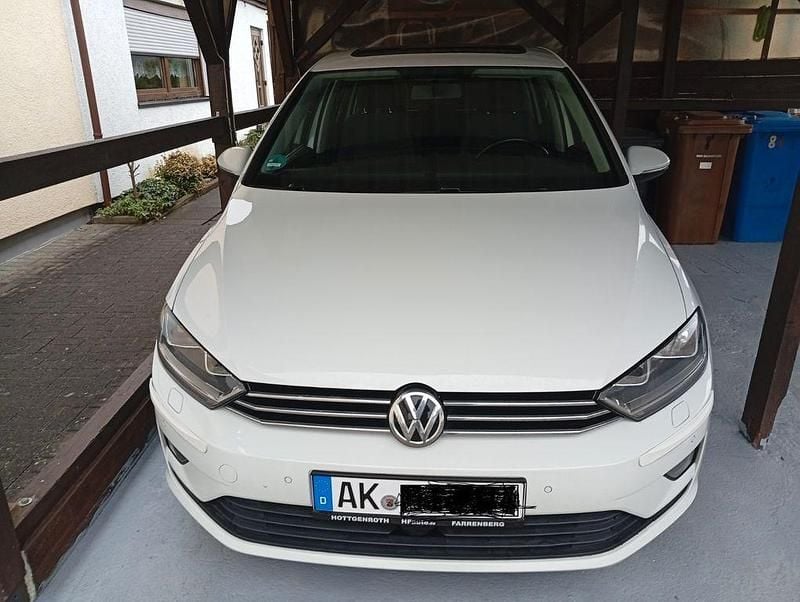 Weiß Gebraucht 2017 VW Golf Sportsvan Comfortline Van / Kleinbus | 15.000 € (Guter Preis) - Bild 1/4