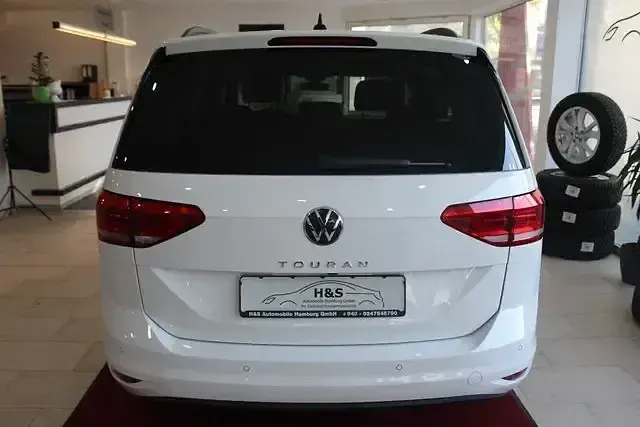 Gebraucht VW Touran Comfortline 150 PS (110 kW) 2023 Pure white Van / Kleinbus