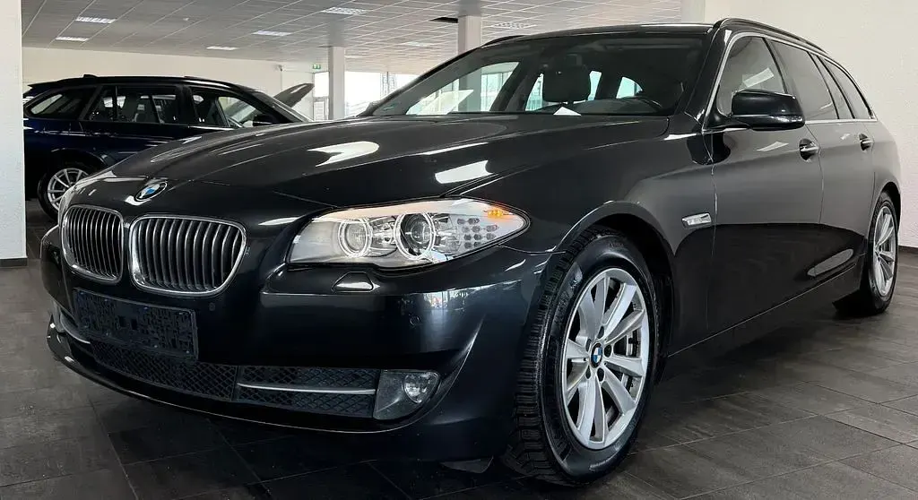 Gebraucht BMW 520 Performance 184 PS (135 kW) 2012 Sophistograu brillanteffekt Kombi