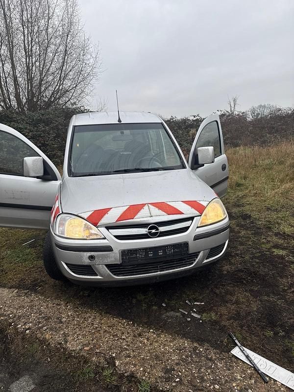 Silber Gebraucht 2007 Opel Combo Van / Kleinbus | 2.250 € (Fairer Preis) - Bild 1/4