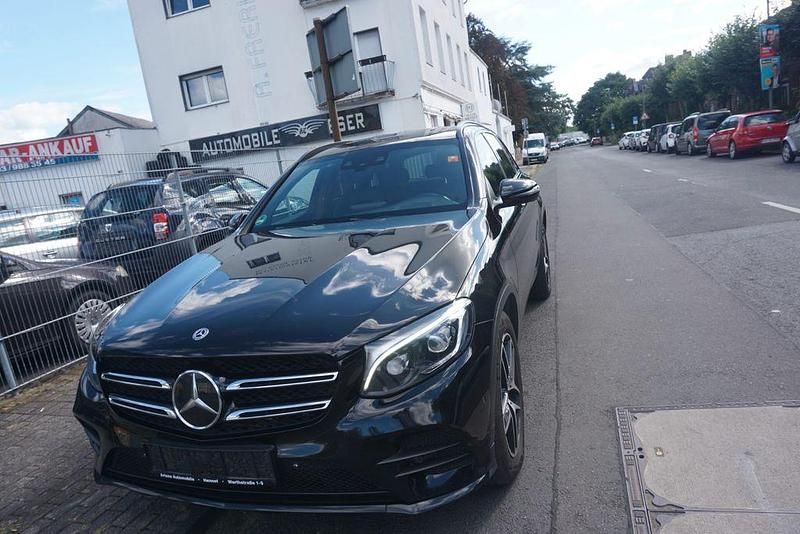 Schwarz Gebraucht 2017 Mercedes GLC350 AMG line SUV | 21.999 € (Guter Preis) - Bild 1/4