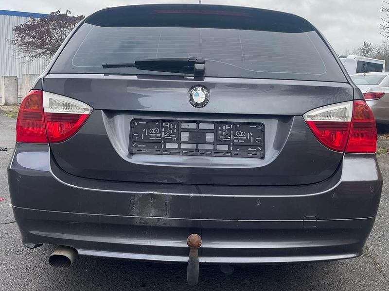 Gebraucht BMW 320 150 PS (110 kW) 2006 Sparkling graphite metallic Kombi