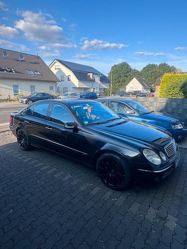 Schwarz Gebraucht 2006 Mercedes E280 Limousine | 3.700 € (Fairer Preis) - Bild 1/4