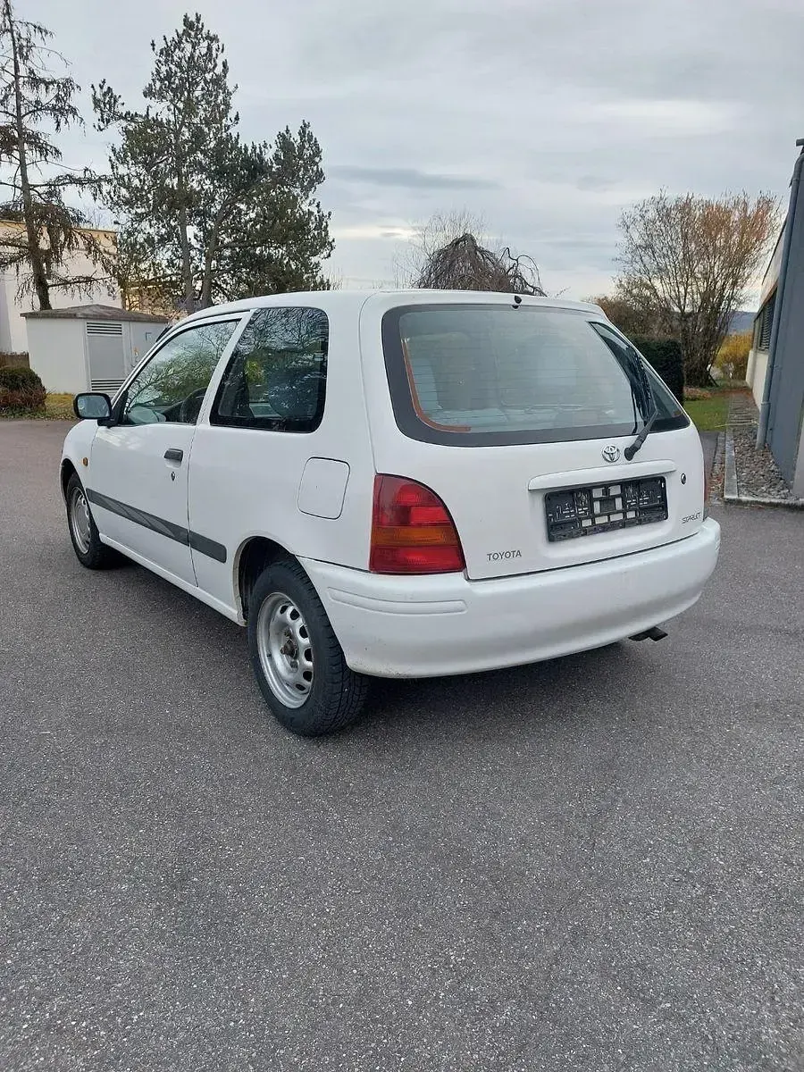Gebraucht Toyota Starlet 75 PS (55 kW) 1997 Weiß Kleinwagen
