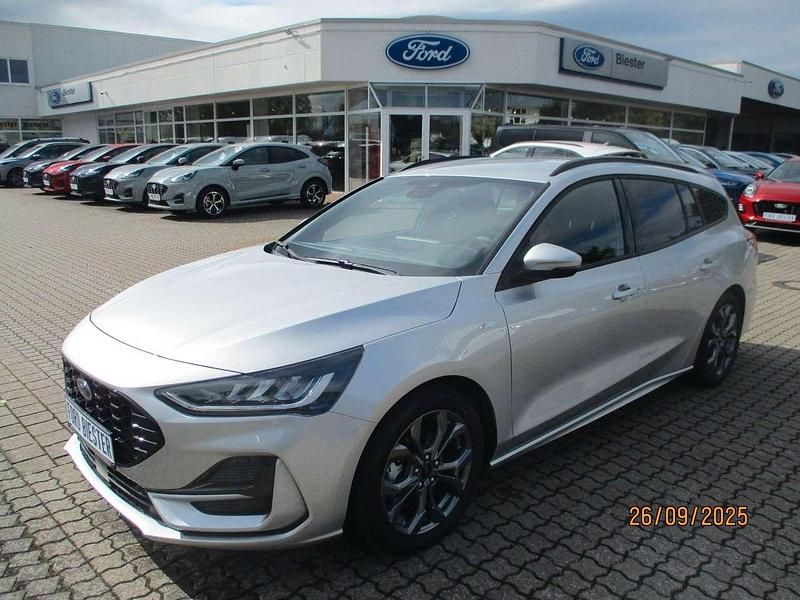 Polarsilber metallic Neu 2025 Ford Focus ST-Line Kombi | 33.990 € (Teuer) - Bild 1/4